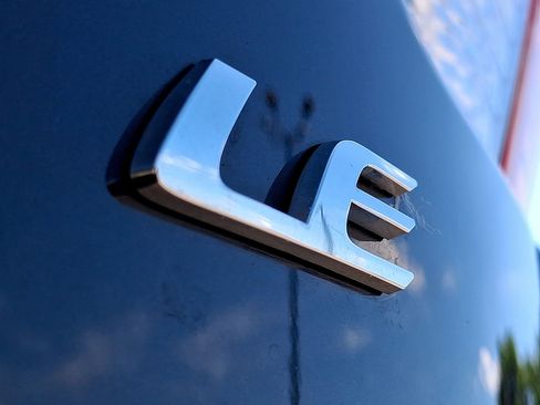Used 2022 Toyota Corolla LE w/ LE Convenience Package FWD image 23