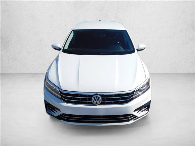 Used 2018 Volkswagen Passat 2.0T R-Line w/ R-Line Lighting Package FWD image 3