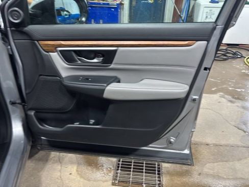 Used 2017 Honda CR-V Touring image 29
