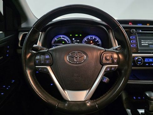 Used 2017 Toyota Highlander Limited image 17