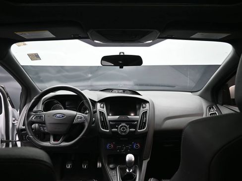Used 2018 Ford Focus ST w/ Equipment Group 401A FWD image 26