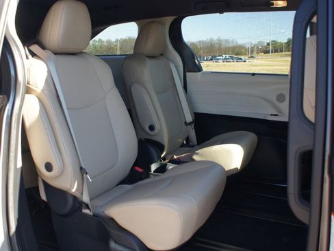 Used 2024 Toyota Sienna XLE image 22