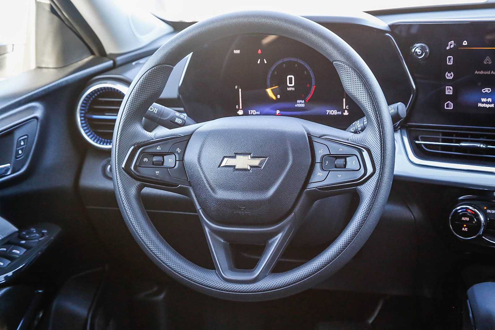 Used 2026 Chevrolet Trax LT FWD image 15