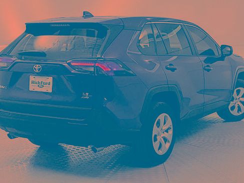 Used 2024 Toyota RAV4 LE image 3