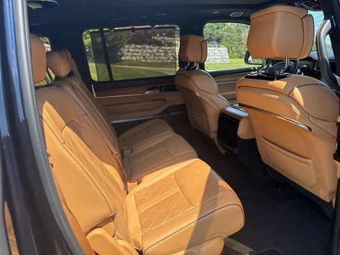 Used 2023 Jeep Grand Wagoneer Series III AWD/4WD image 16