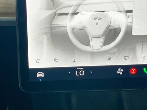 Used 2022 Tesla Model Y Long Range AWD/4WD image 19