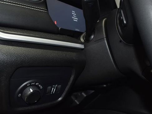 Certified 2023 Jeep Grand Cherokee Laredo AWD/4WD image 27