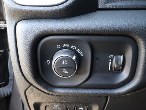 Used 2025 RAM 1500 Big Horn AWD/4WD image 16