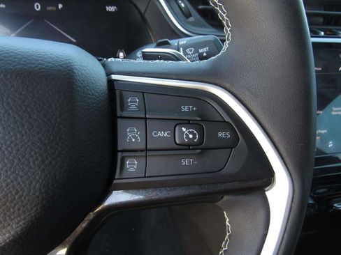 Used 2023 Jeep Grand Cherokee L Laredo RWD image 25