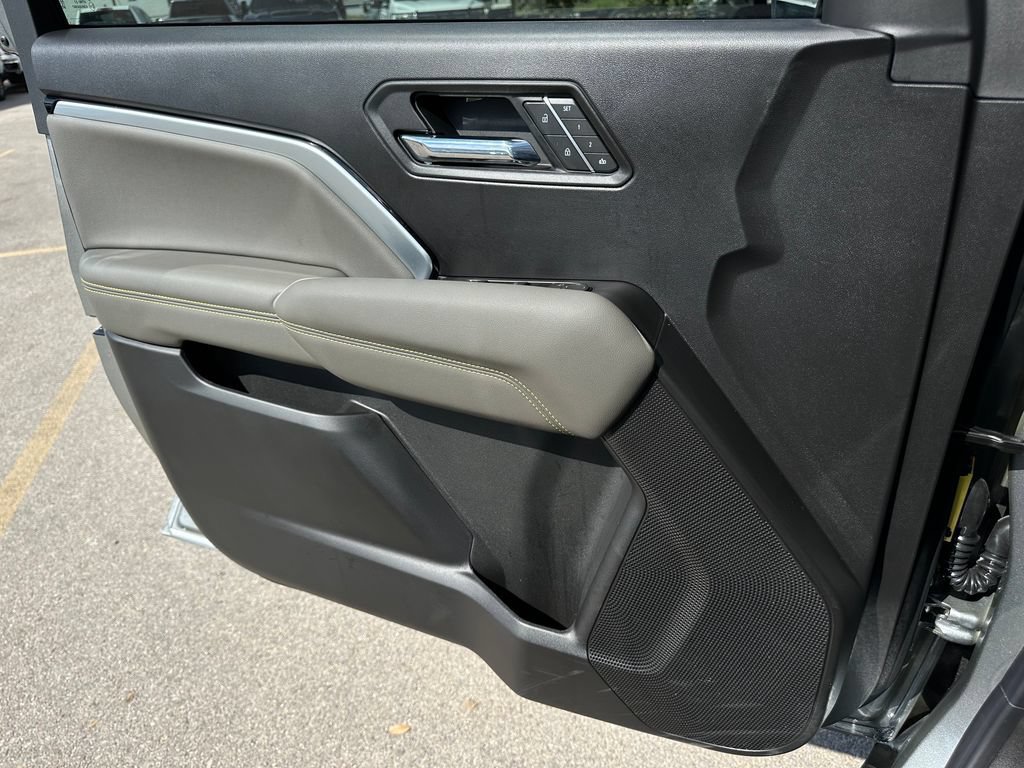 New 2026 Chevrolet Colorado ZR2 w/ Technology Package AWD/4WD image 22