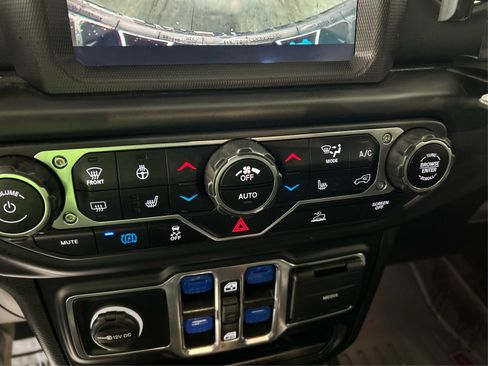 Used 2023 Jeep Wrangler Unlimited Sahara w/ Cold Weather Group AWD/4WD image 26