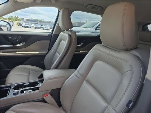 Certified 2022 Lincoln Corsair FWD image 12