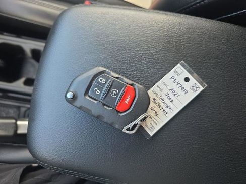 Used 2021 Jeep Wrangler Unlimited Sahara AWD/4WD image 38