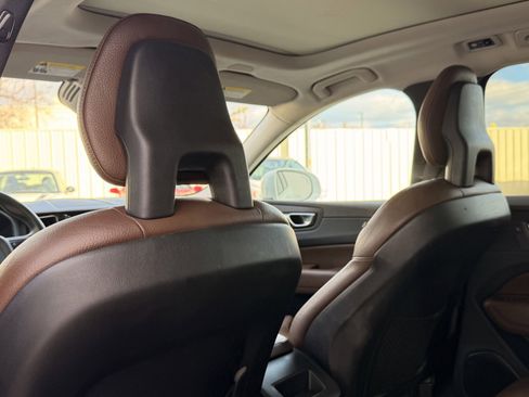 Used 2019 Volvo XC60 T5 Momentum w/ Multimedia Package image 29