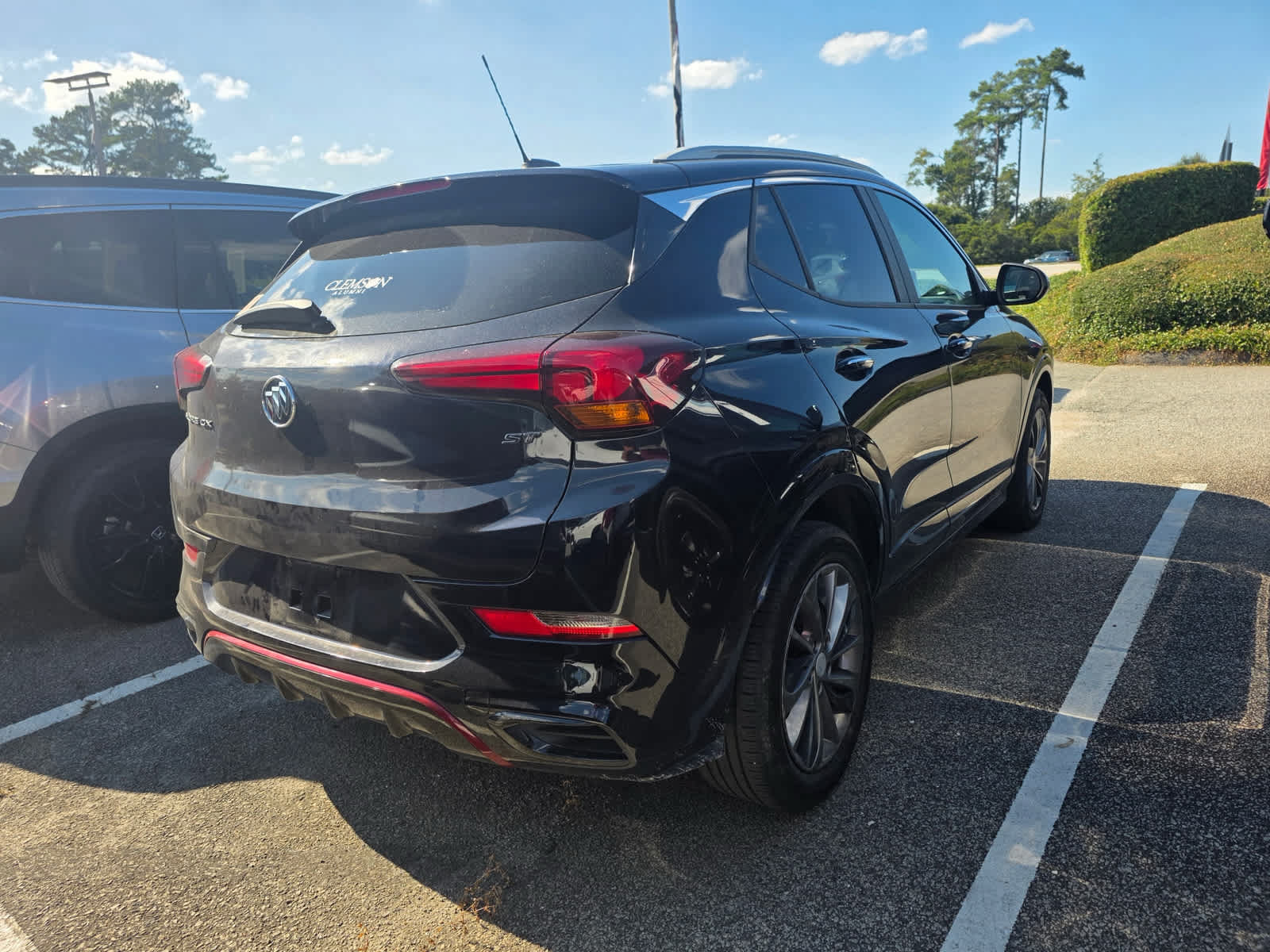 Used 2021 Buick Encore GX Select w/ Sport Touring Package FWD image 3