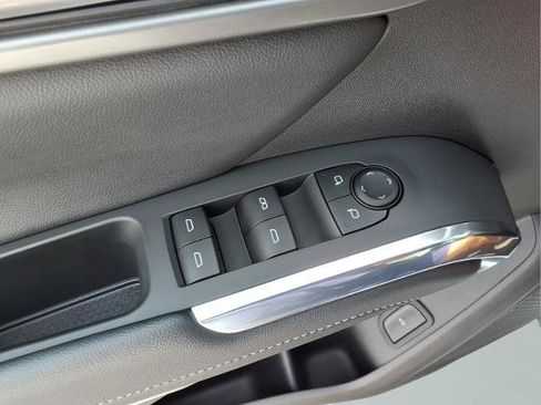 Used 2025 Chevrolet Traverse LT w/ Midnight/Sport Edition FWD image 18