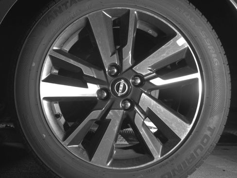 Used 2025 Nissan Versa SV image 11