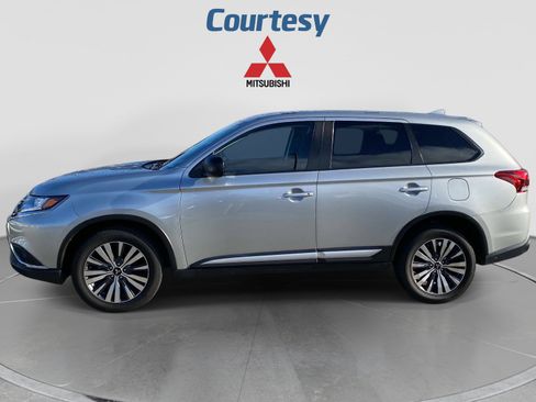 Used 2020 Mitsubishi Outlander ES AWD/4WD image 2