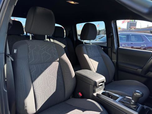 Used 2017 Toyota Tacoma TRD Off-Road image 32