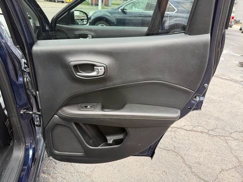 Used 2019 Jeep Compass Latitude AWD/4WD image 28