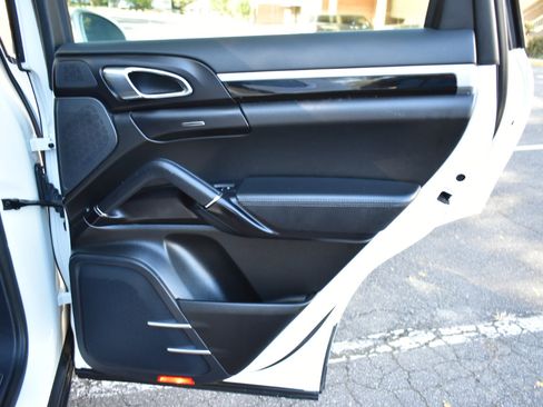 Used 2018 Porsche Cayenne Platinum Edition image 37