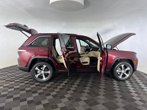 Used 2026 Jeep Grand Cherokee Limited AWD/4WD image 15