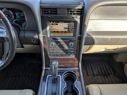 Used 2017 Lincoln Navigator L Reserve image 22