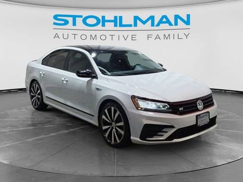 Used 2018 Volkswagen Passat 3.6 FWD image 1