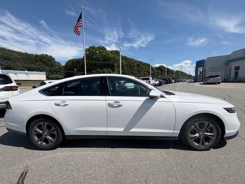 Used 2025 Honda Accord EX-L image 6