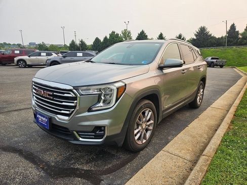 Used 2023 GMC Terrain SLT AWD/4WD image 3