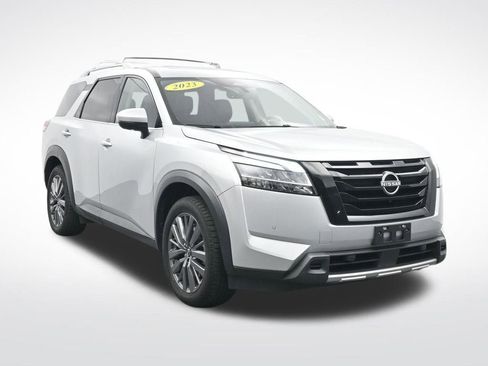 Used 2023 Nissan Pathfinder SL w/ SL Premium Package image 3