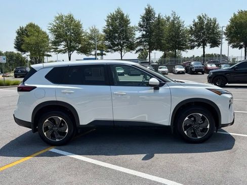 Certified 2025 Nissan Rogue SV AWD/4WD image 9