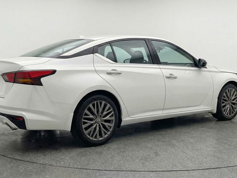 Used 2025 Nissan Altima 2.5 SV FWD image 9