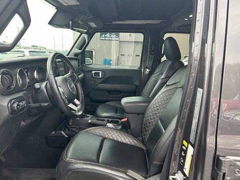 Used 2021 Jeep Wrangler Unlimited Sahara AWD/4WD image 4