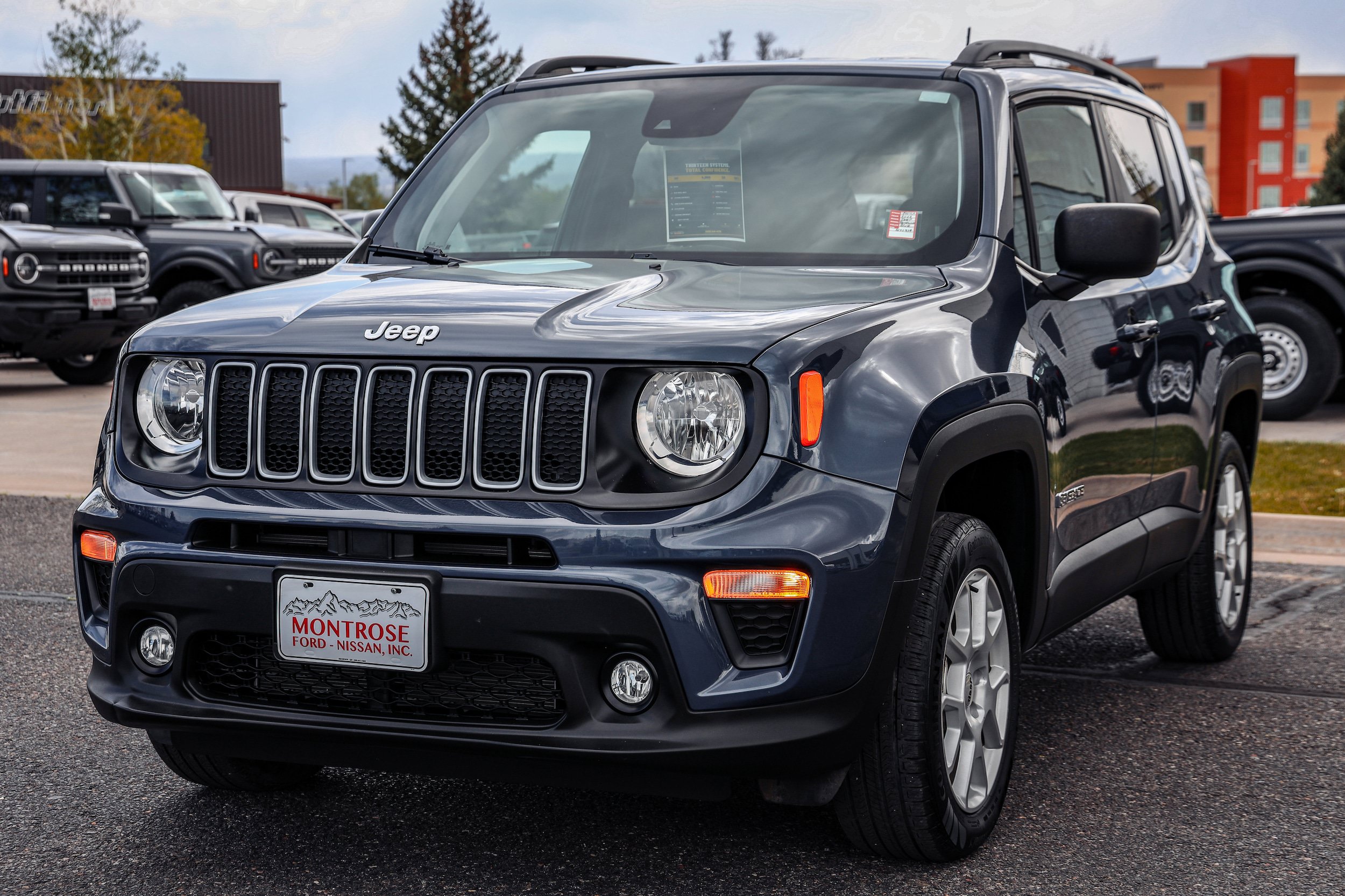 Used 2022 Jeep Renegade Latitude w/ Convenience Group AWD/4WD image 1