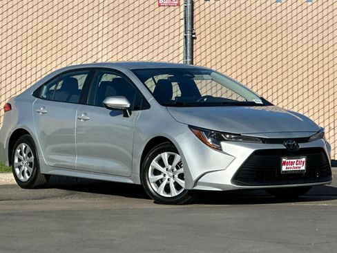 Used 2026 Toyota Corolla LE FWD image 2