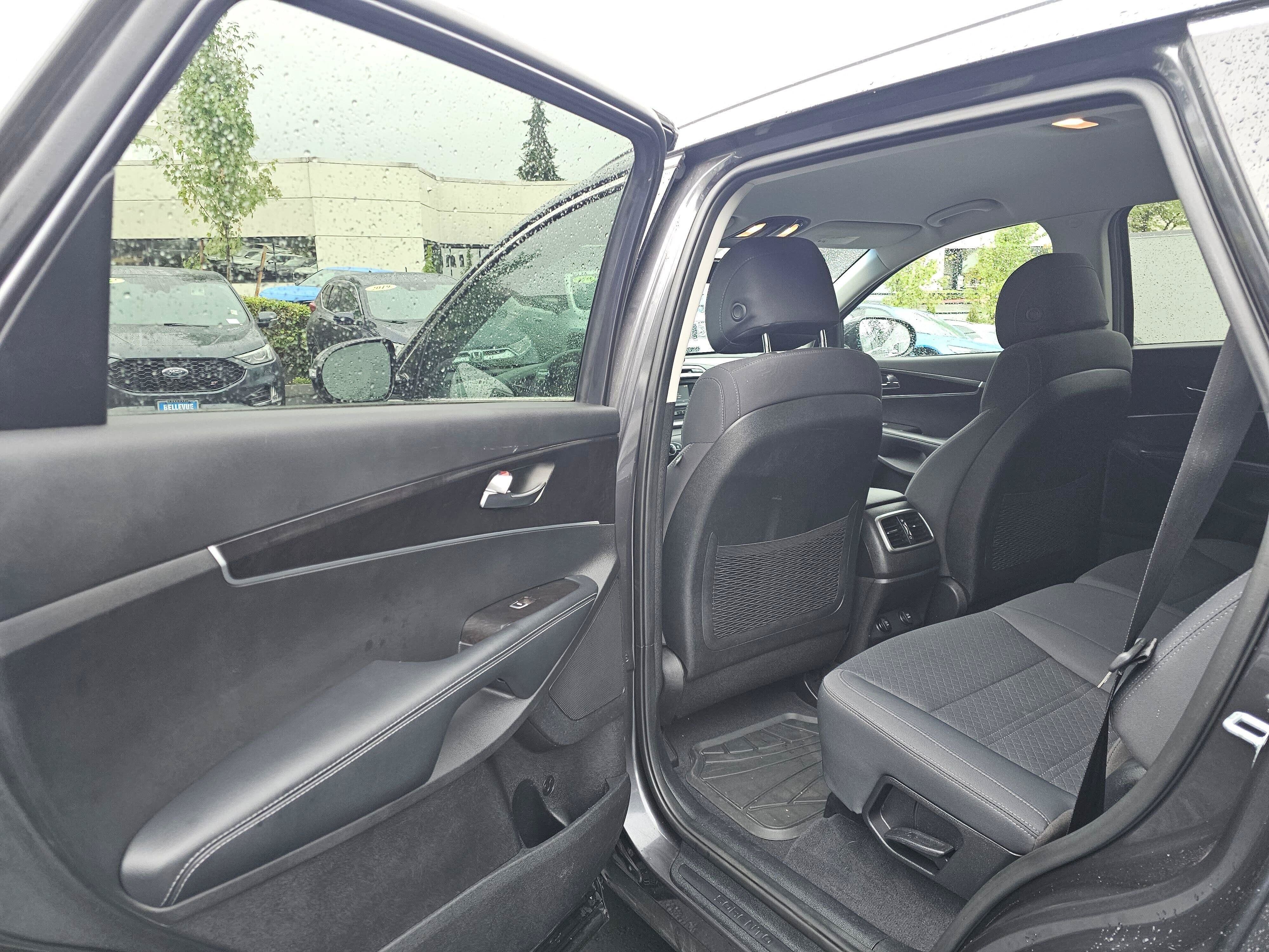 Used 2017 Kia Sorento FWD image 19