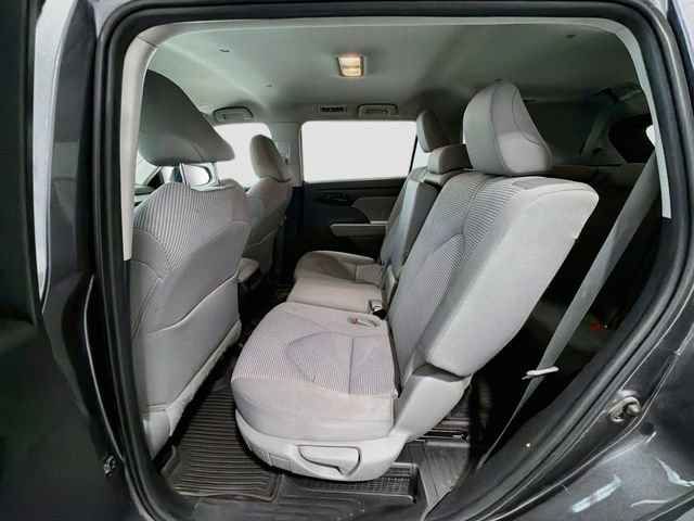 Used 2023 Toyota Highlander LE AWD/4WD image 21