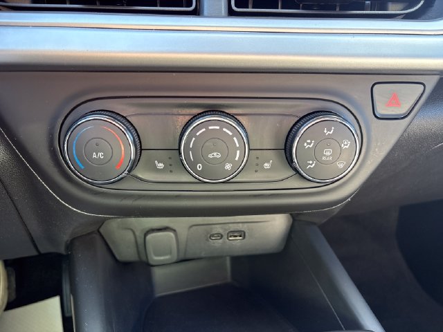 Used 2025 Chevrolet Trax RS w/ Sunroof Package FWD image 18