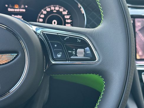 New 2025 Bentley Bentayga image 29