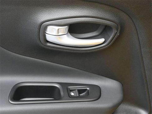 Used 2023 Jeep Renegade Latitude image 20