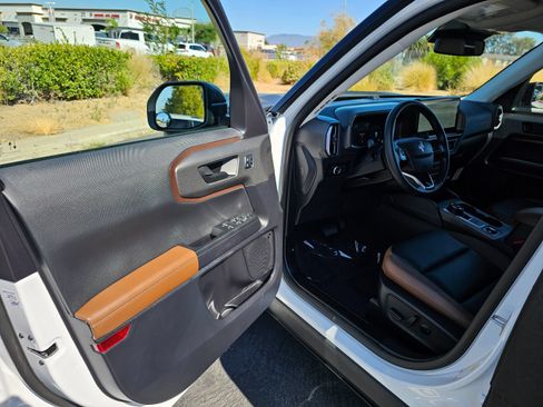 Used 2025 Ford Bronco Sport Outer Banks w/ Outer Banks Tech Package+ AWD/4WD image 34