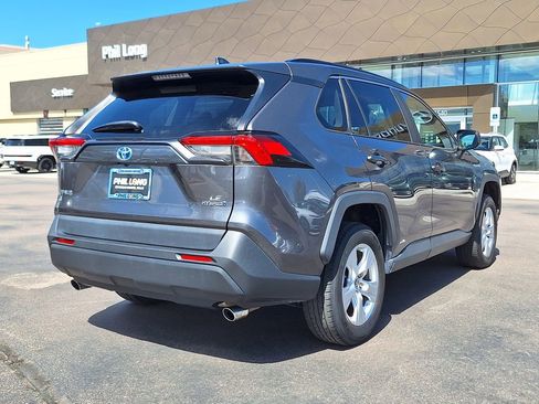 Used 2021 Toyota RAV4 LE AWD/4WD image 3