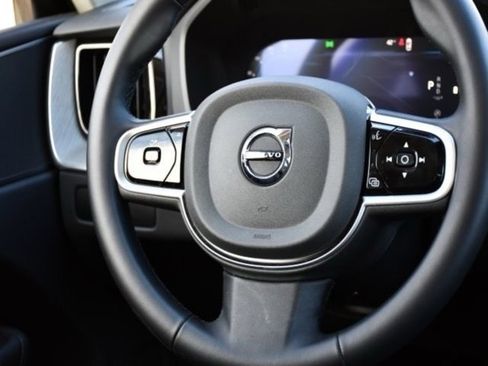 Used 2025 Volvo XC60 B5 Plus image 18