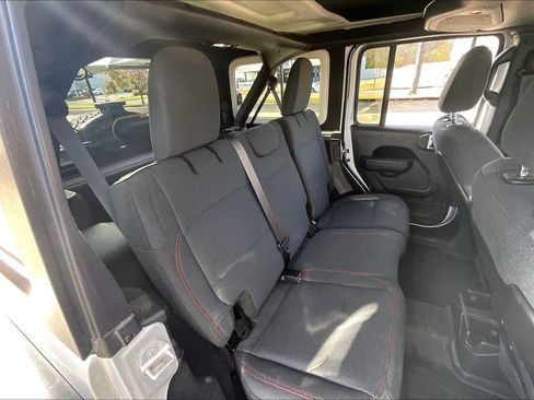Used 2024 Jeep Wrangler Unlimited Rubicon w/ Technology Group image 17
