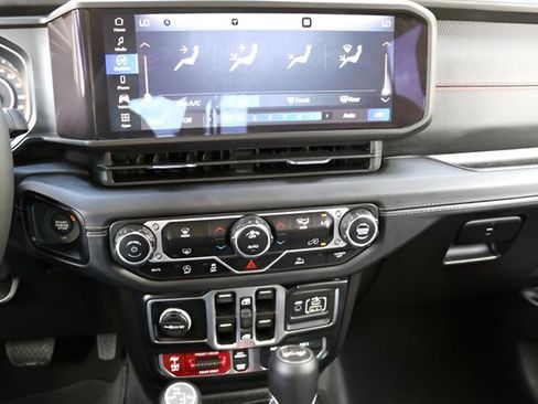 Used 2025 Jeep Wrangler Unlimited Rubicon image 20