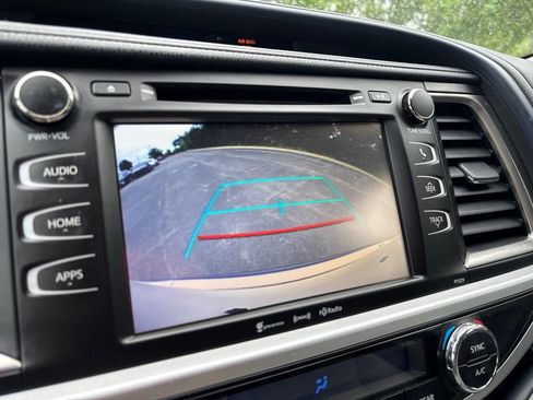 Used 2018 Toyota Highlander Plus AWD/4WD image 31