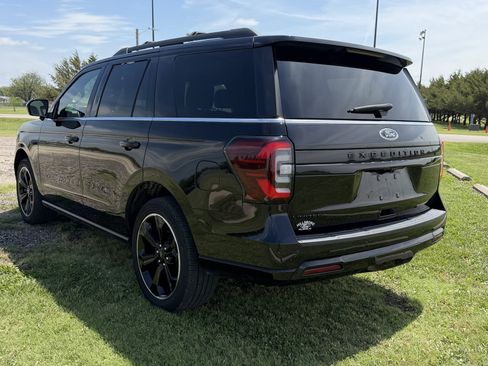 Used 2023 Ford Expedition Limited AWD/4WD image 12