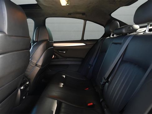 Used 2015 BMW M5 image 25