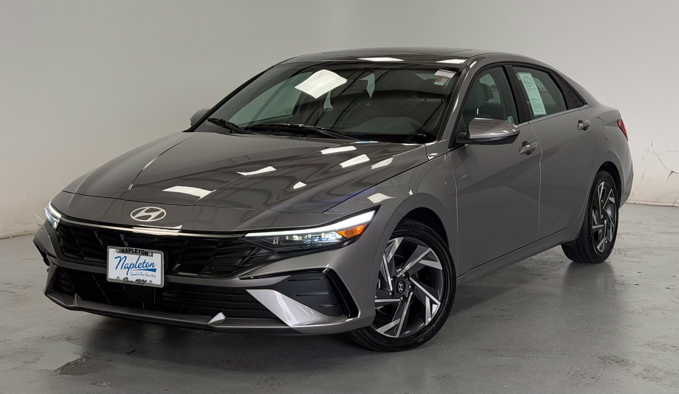 Used 2025 Hyundai Elantra SEL FWD image 1